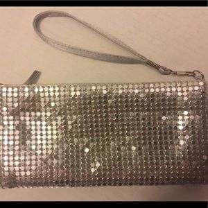 🎊👜 Silver Mesh Wristlet 👜🎊